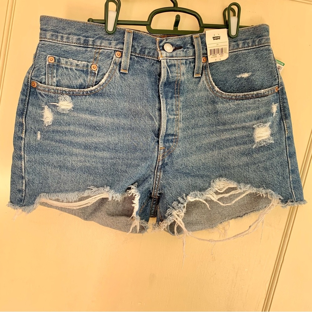 NWT Levi’s button-fly short shorts
